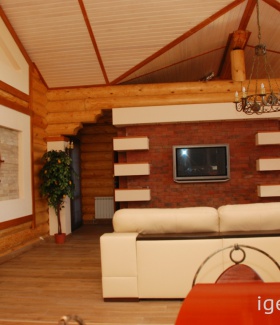 деревянный дом в Русском стиле с телевизором автор интерьера Наталья [DomiNatiK] ()