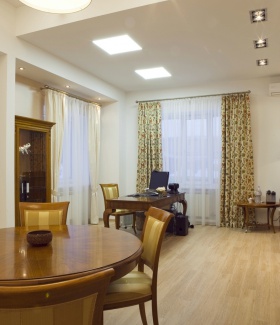 офис в Классическом стиле с потолочными светильниками автор интерьера   (Новосибирск)