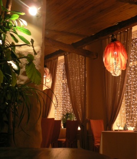 Интерьер кафе, бара, ресторана в Современном стиле автор Дмитрий Никитин (Киров) В интерьере использован подвесной светильник