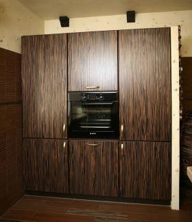 встраиваемый духовой шкаф в интерьере кухни с ремонтом в Морском стиле дизайнер Анна Исупова (Киров)