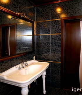 настенный светильник в интерьере ванной с ремонтом в Современном стиле дизайнер Анна Исупова (Киров)