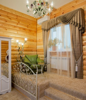 кресла в интерьере деревянного дома в Стиле Кантри автор Никита Козлов